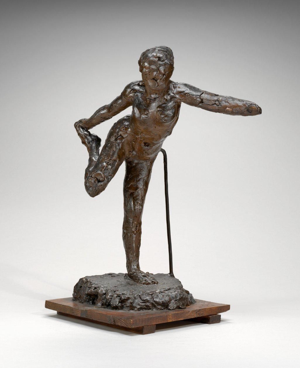 Ballerina che tiene il piede destro con la mano destra da Edgar Degas