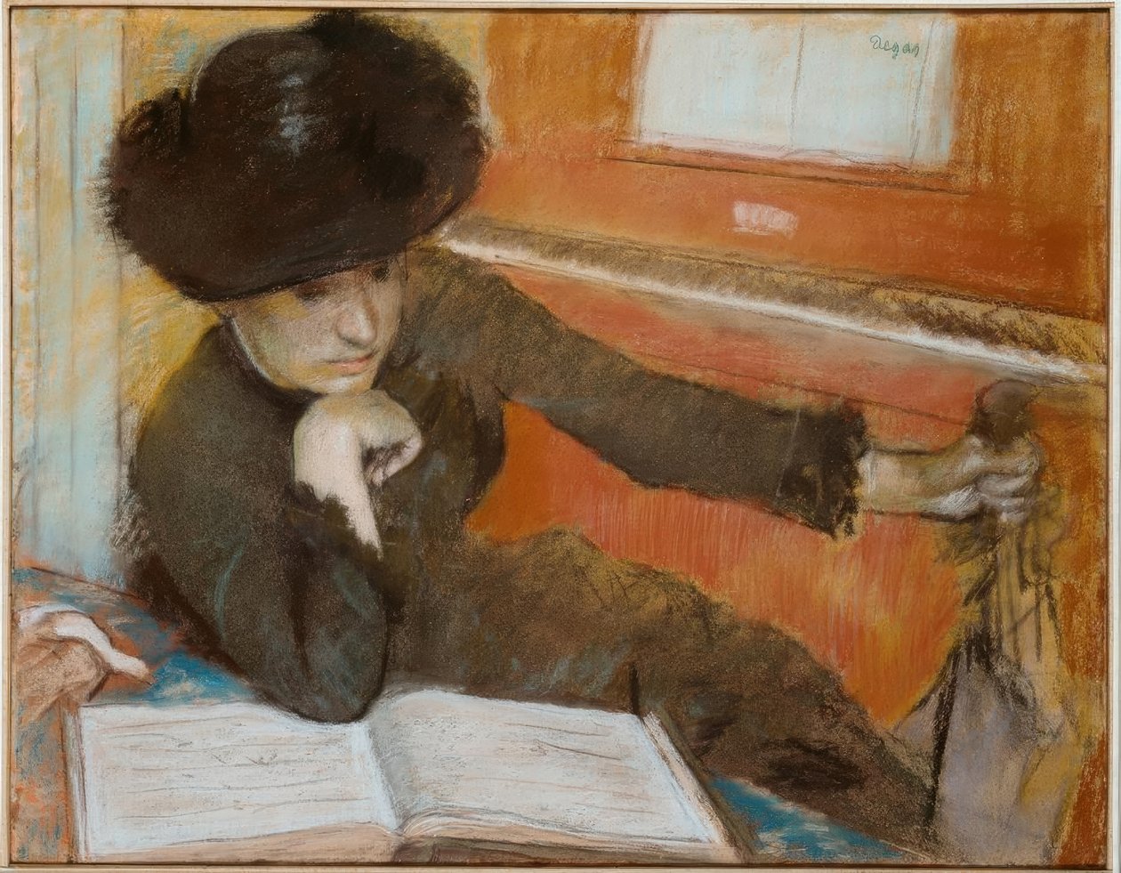 Donna seduta davanti a un pianoforte da Edgar Degas