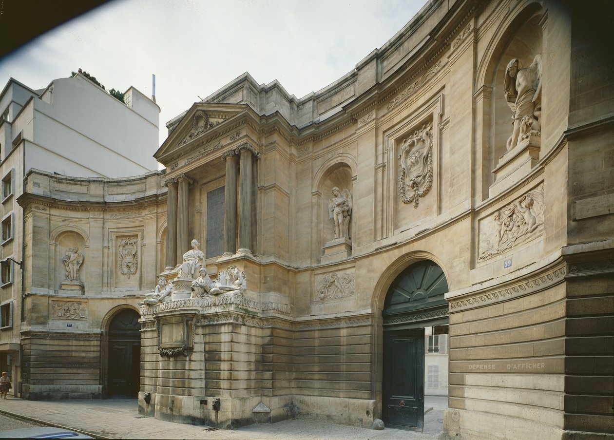 La Fontaine des Quatre Saisons, Rue de Grenelle, costruita 1739-46 da Edmé Bouchardon
