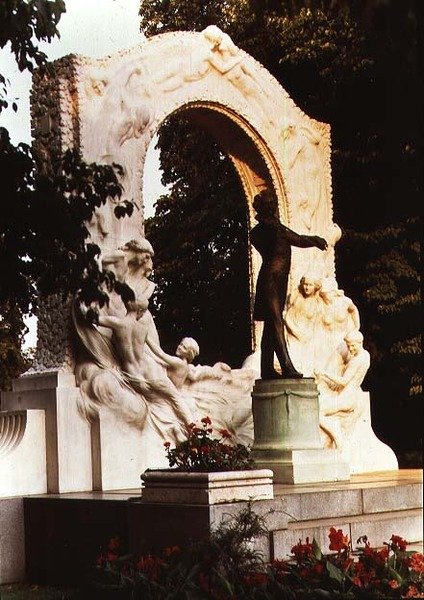 Monumento al compositore austriaco Johann Strauss il Giovane da Edmund Ritter von Hellmer