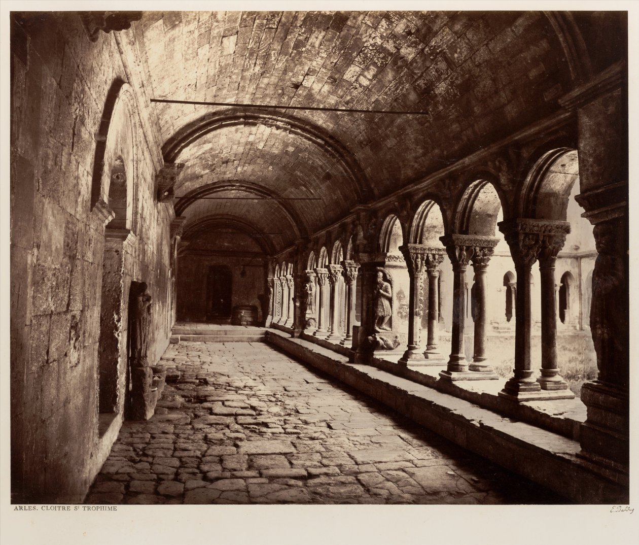 Arles, chiostro di Saint-Trophime da Édouard Baldus