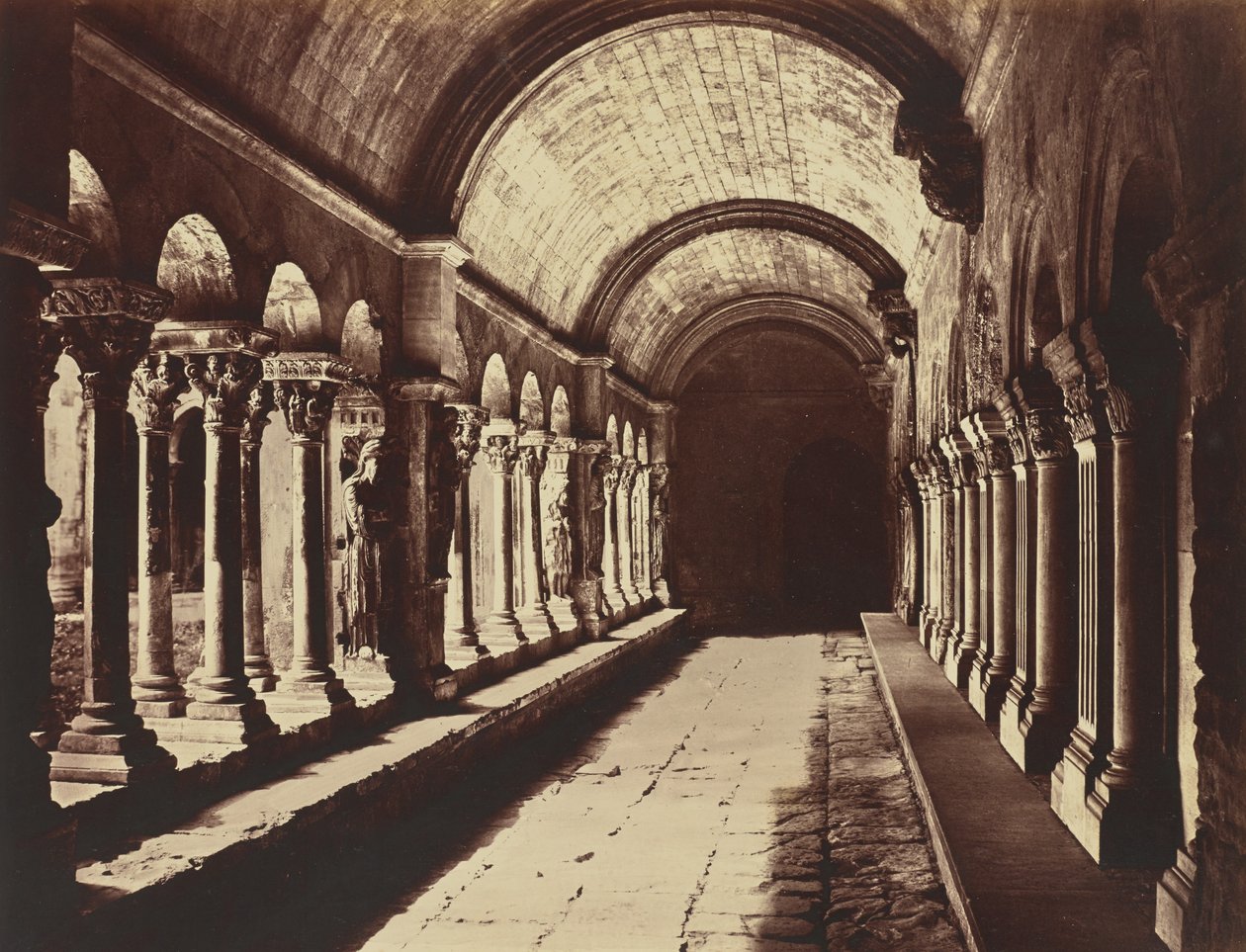 Arles. Chiostro di Saint-Trophime da Édouard Baldus