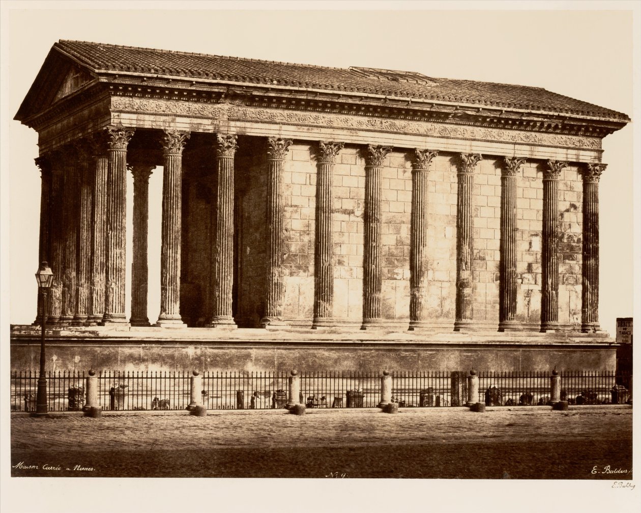Maison Carrée a Nîmes da Édouard Baldus
