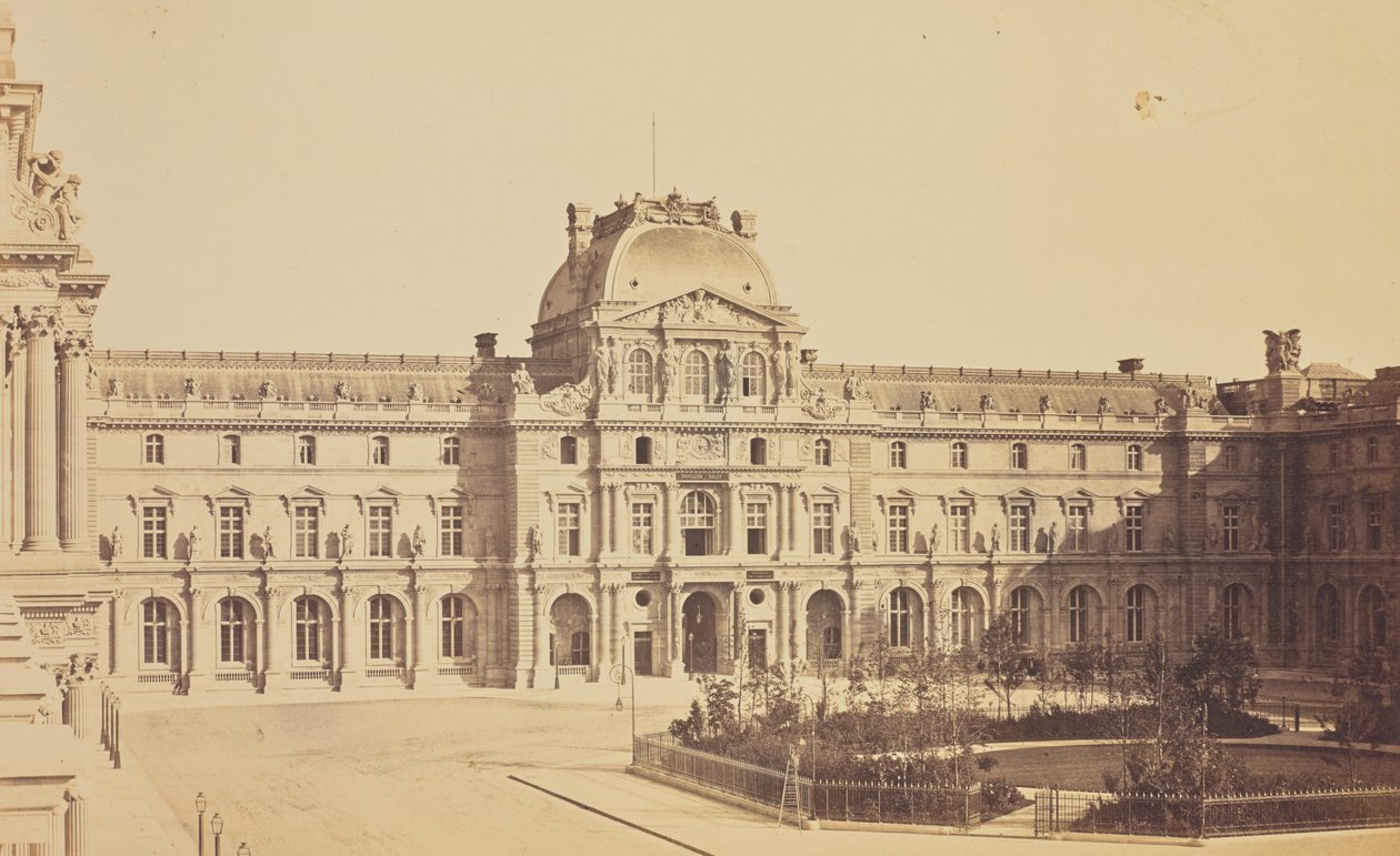La Cour Napoléon e il Pavillon Sully visti dall