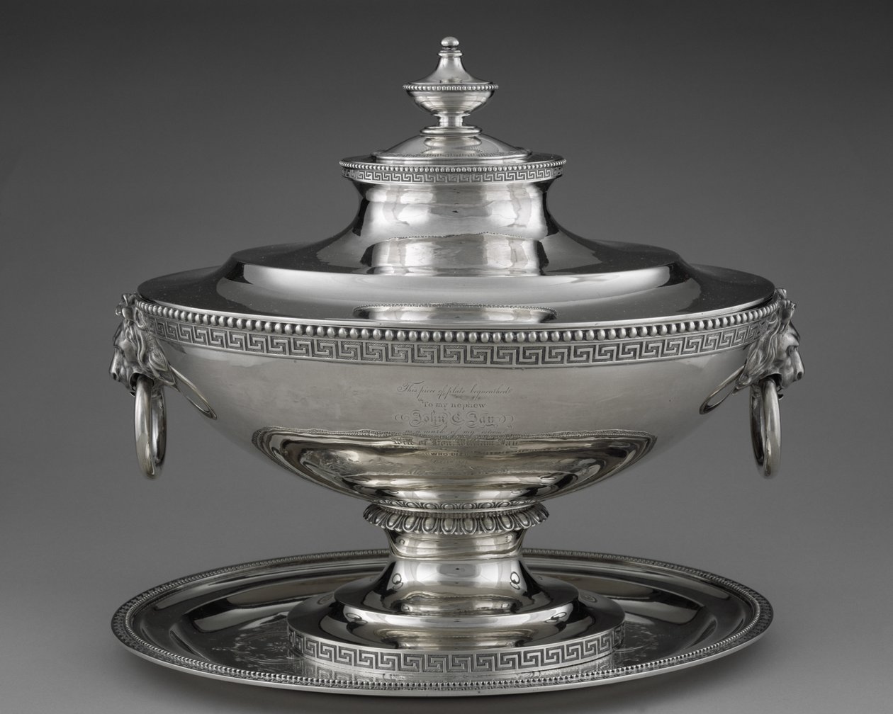 Zuppiera con sottopiatto da Edward Chandler Moore