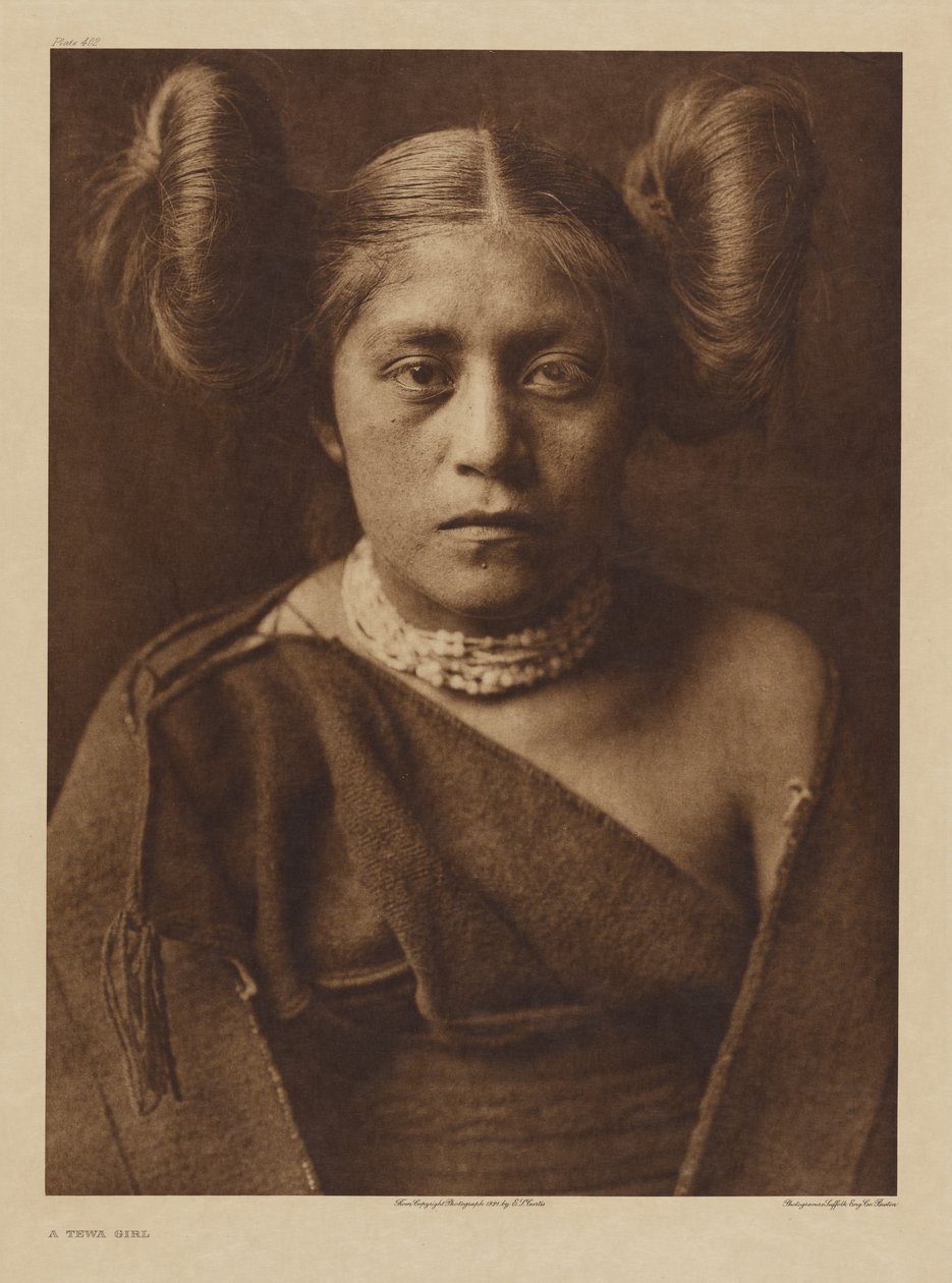 Una ragazza tewa da Edward S. Curtis