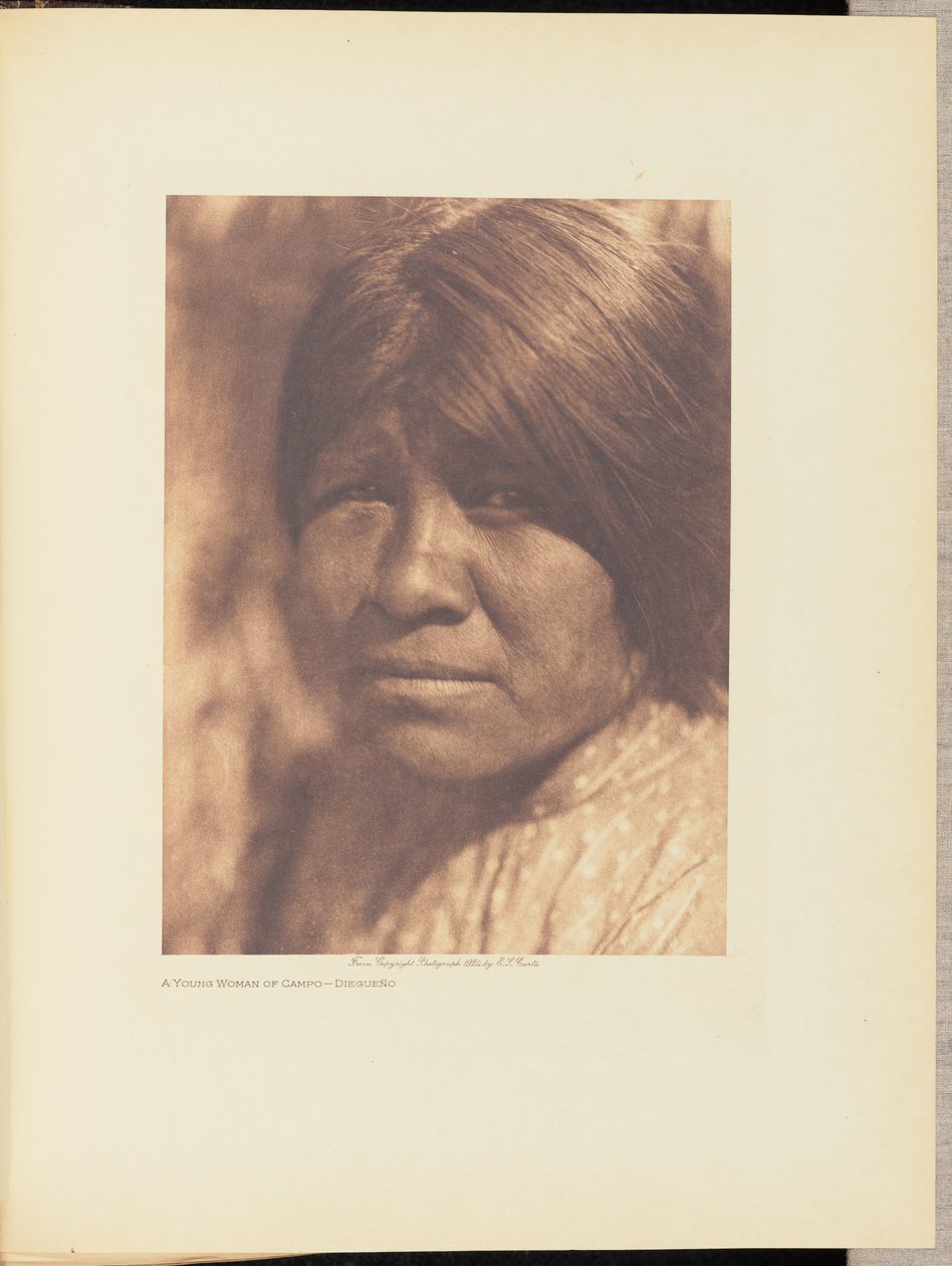 Una giovane donna di Campo - Diegueño da Edward S. Curtis