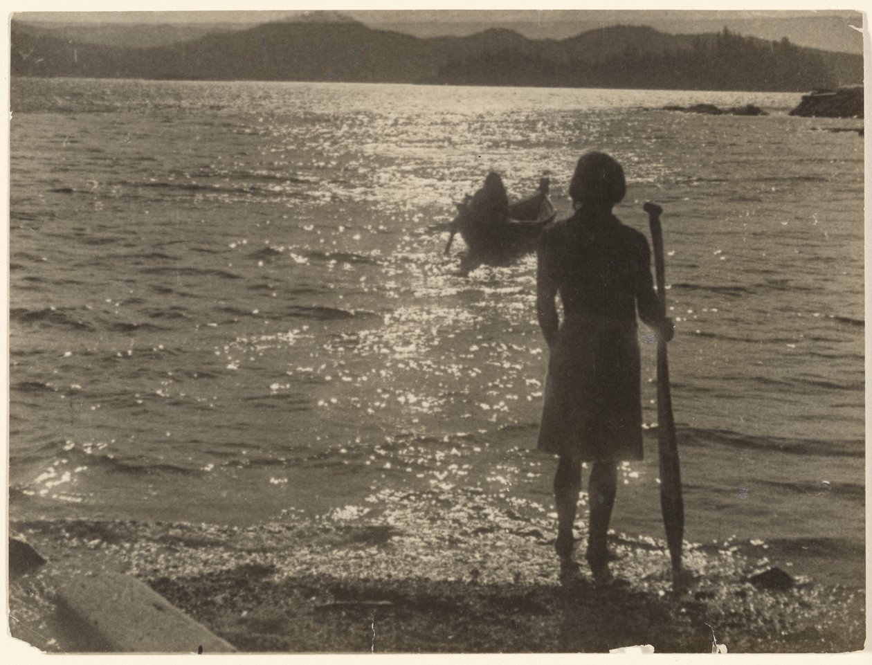 Lungo il nebbioso sentiero di rame da Edward S. Curtis