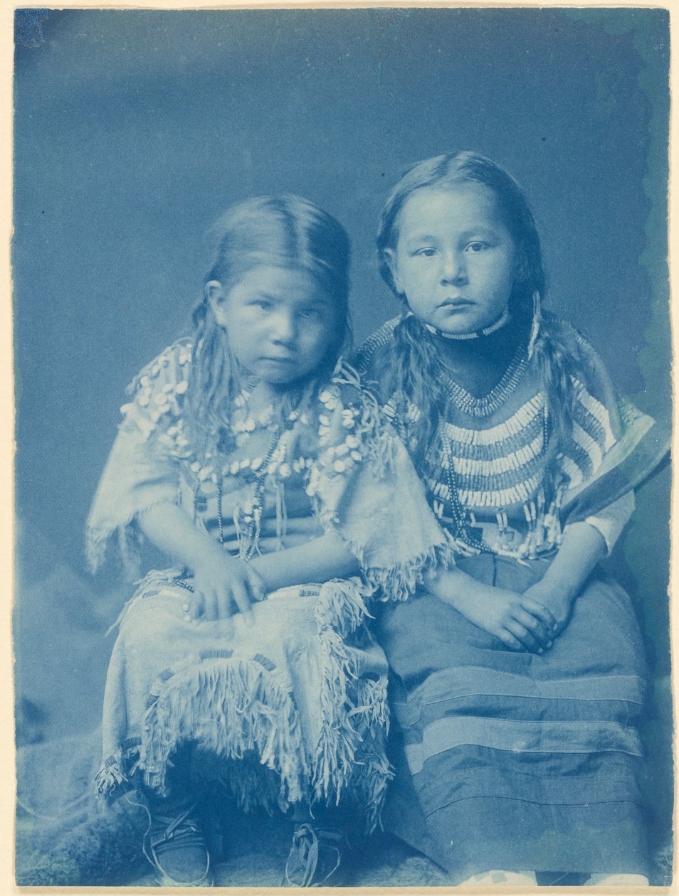 Scarpa di toro da Edward S. Curtis