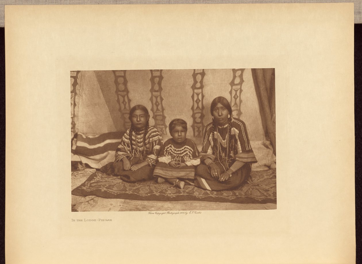Nella Loggia - Piegan da Edward S. Curtis