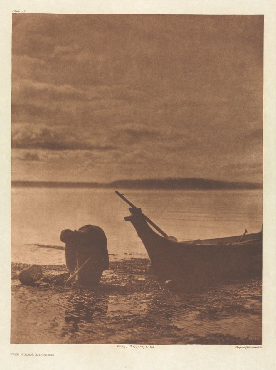 Portfolio IX, Tavola 317: Il Raccoglitore di Vongole da Edward S. Curtis