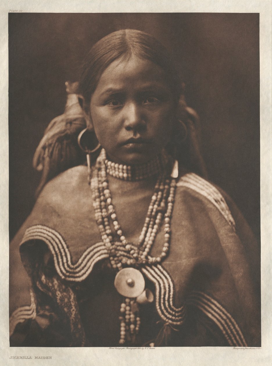 Portfolio I, Plate 22: Jicarilla Maiden da Edward S. Curtis
