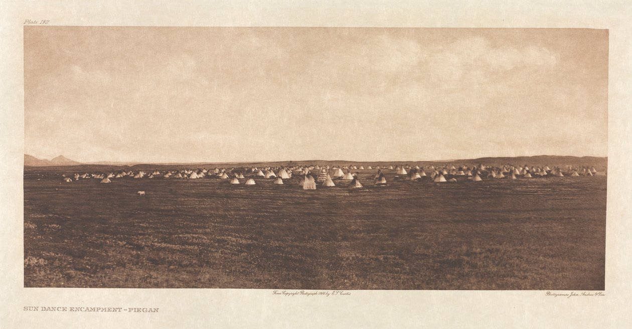 Portfolio VI, Tavola 192: Accampamento della danza del sole--Piegan da Edward S. Curtis