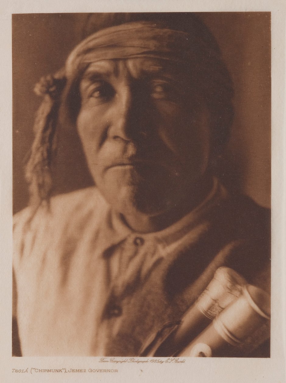 Tsola (Chipmunk), governatore dei Jemez da Edward S. Curtis