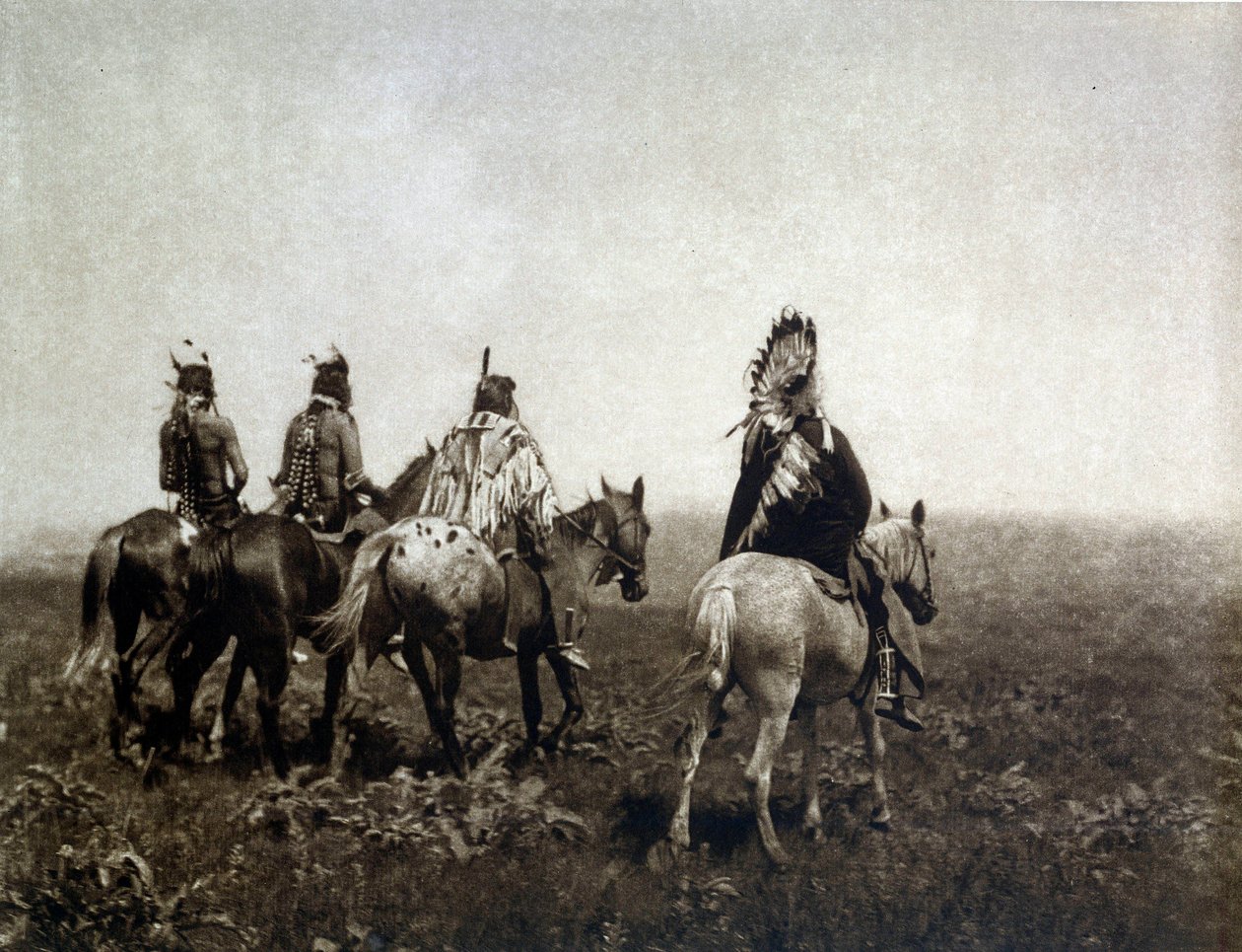 Guerriero indiano (gli Apsaroke) che cavalca nella pianura da Edward Sheriff Curtis