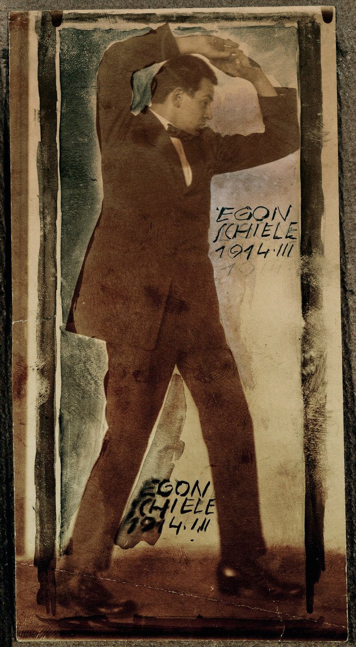 Egon Schiele con le braccia alzate ... (foto) da Egon Schiele
