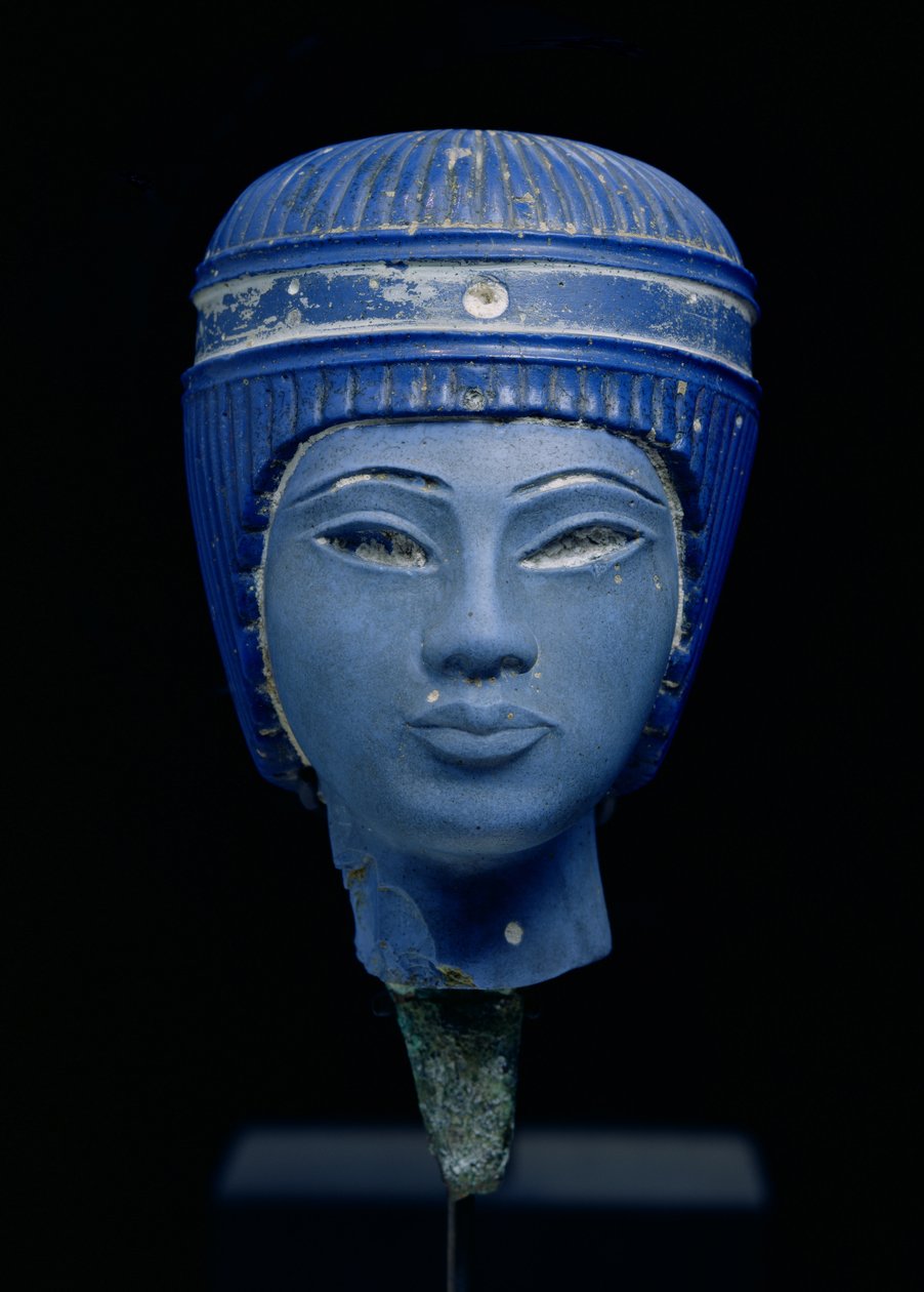 Falsa testa reale, originariamente pensata come Tutankhamon (vetro pressato) da Egyptian