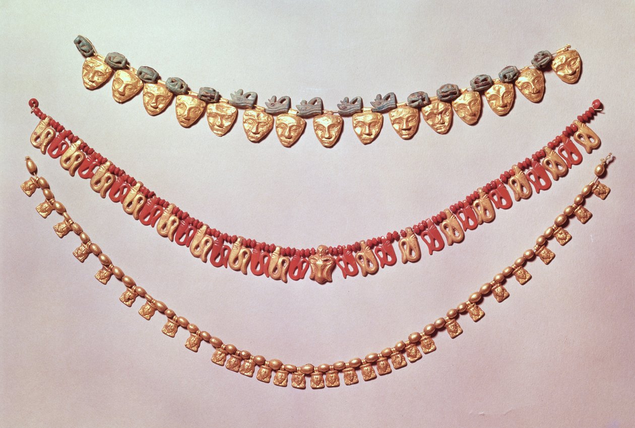 Tre collane (oro e pietre semipreziose) da Egyptian