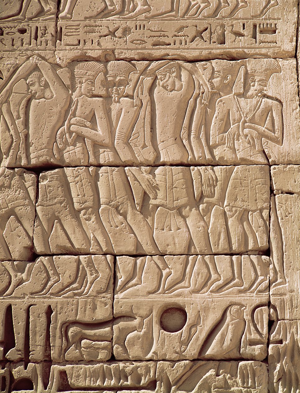 Prigionieri filistei condotti via, dal Tempio di Ramesse III da Egyptian 20th Dynasty