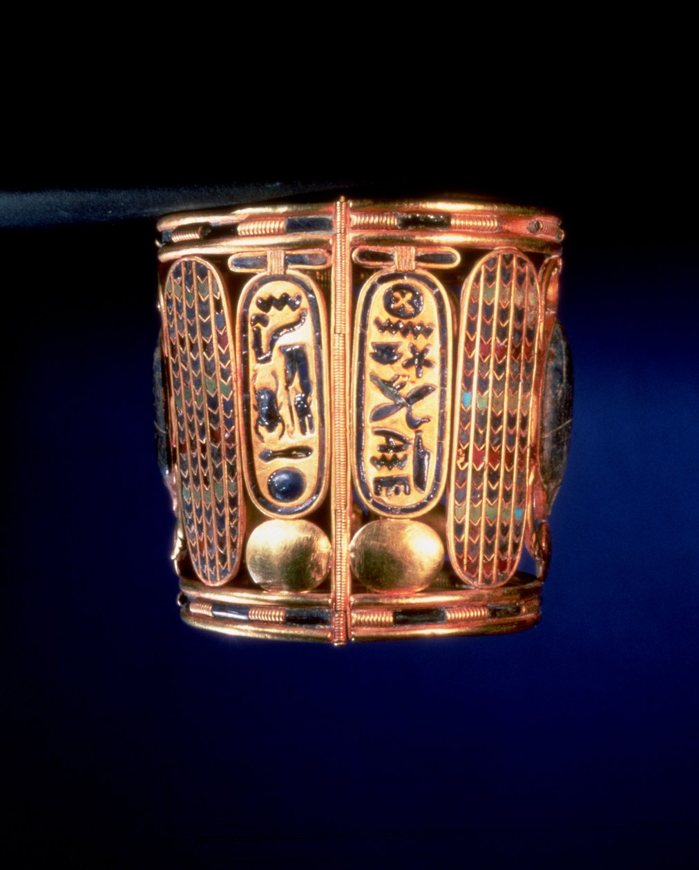 Bracciale con il cartiglio di Psusennes I, trovato sulle braccia del re Amenemope a Tanis, Terzo Periodo Intermedio da Egyptian 21st Dynasty