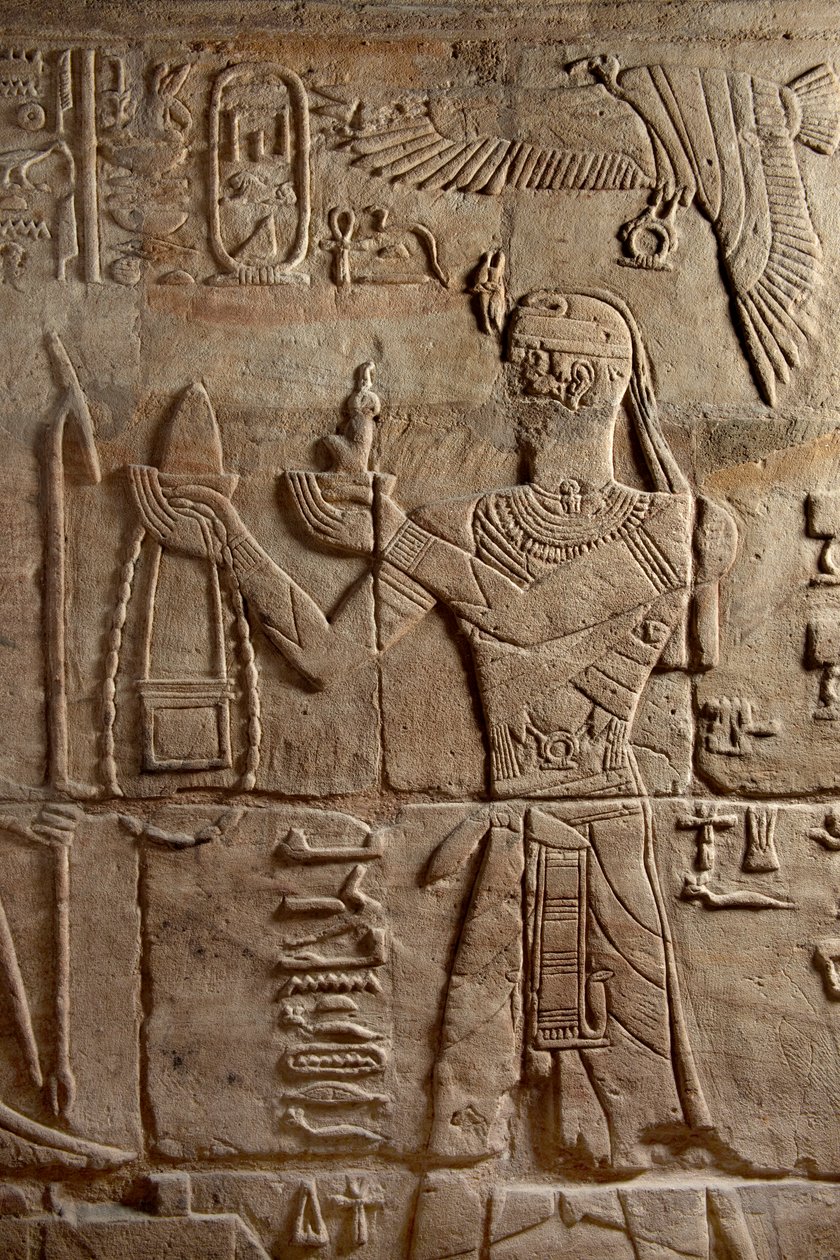 Rilievo su un santuario eretto dal Faraone Taharqa nel cortile del Tempio di Amon costruito da lui a Kawa in Nubia, XXV Dinastia, Periodo Tardo, 690-64 a.C. (dettaglio) da Egyptian 25th Dynasty