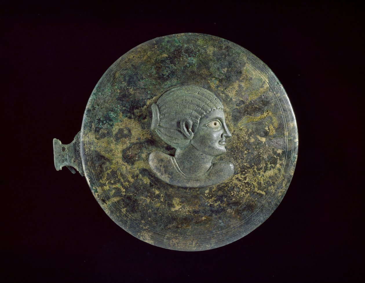Coperchio di specchio in bronzo fuso con busto ellenistico di donna in rilievo, 100 a.C. - 100 d.C. da Egyptian