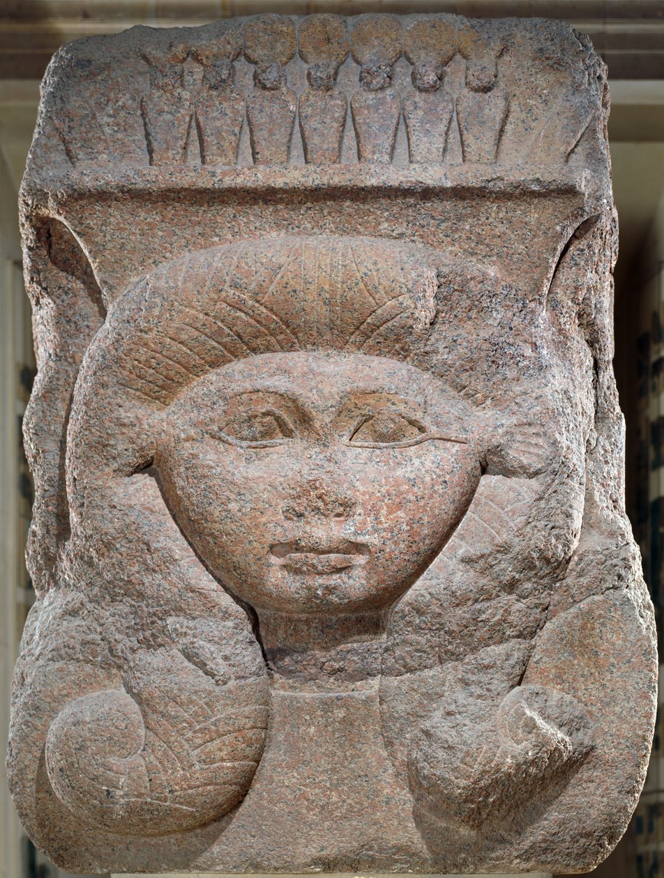 Capitello con la testa di Hathor usurpato da Osorkon II (c.883-855 a.C.) da Bubastis, Medio Regno da Egyptian 12th Dynasty