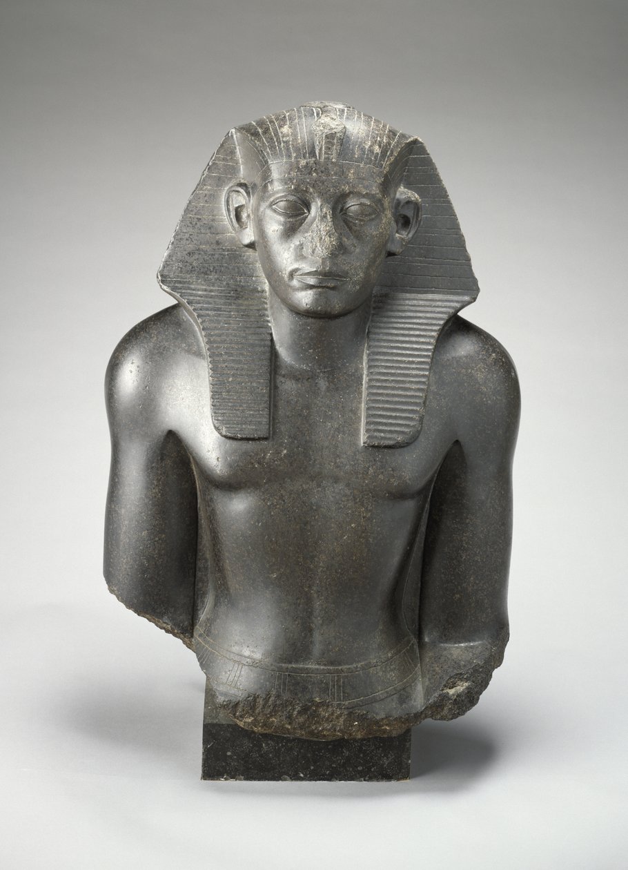 Testa e torso maschile di una statua seduta del re Sesostri III? d