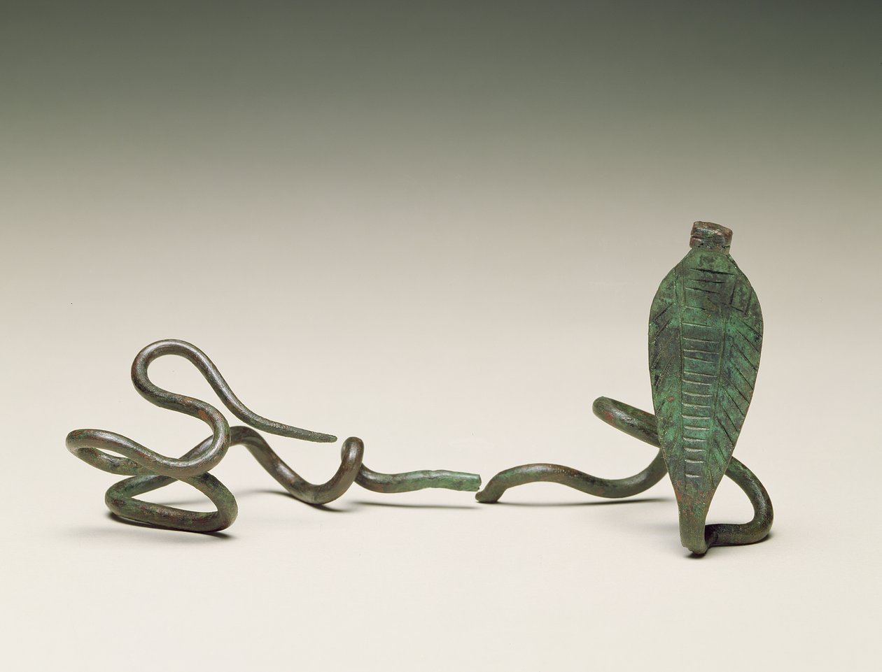 Bacchetta a forma di uraeus, dalla Tomba 5 del Ramesseum, Tebe, Medio Regno, 1773-1650 a.C. da Egyptian 13th Dynasty