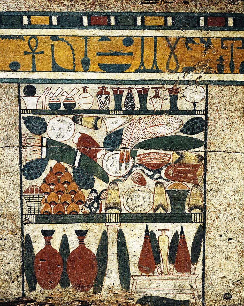 Pannello di legno intonacato e dipinto con mucchio di offerte funerarie, dal sarcofago di Ibi da Egyptian 17th Dynasty