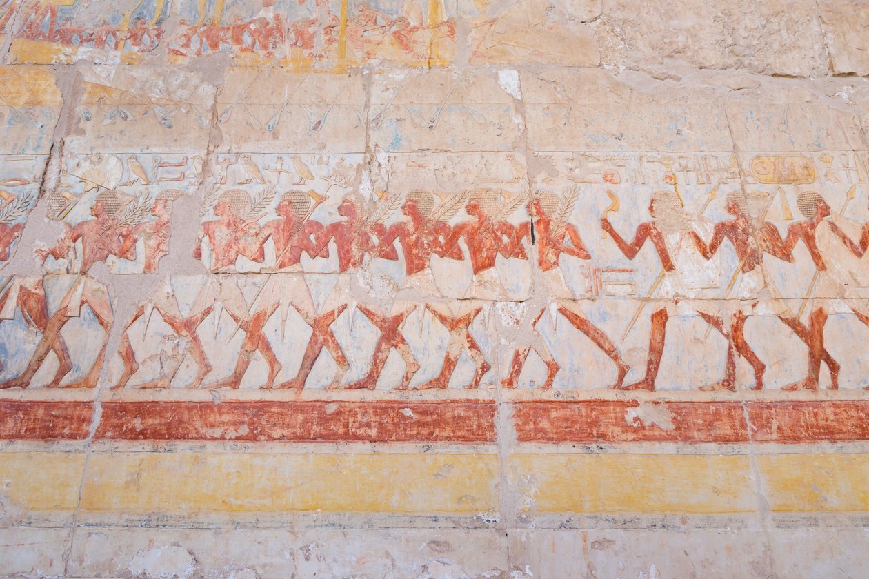 Bassorilievo del viaggio di Hatshepsut nella terra di Punt (Somalia), tempio di Hatshepsut a Deir Al Bahari, Luxor, Egitto da Egyptian 18th Dynasty