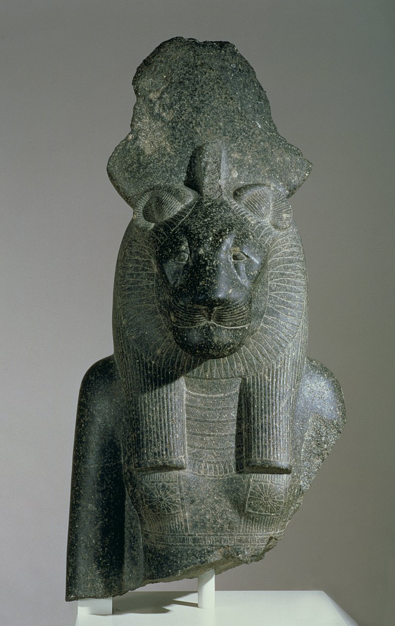 Busto di Sakhmet da una statua seduta, dal Precinto di Mut o dal tempio funerario di Amenhotep III da Egyptian 18th Dynasty