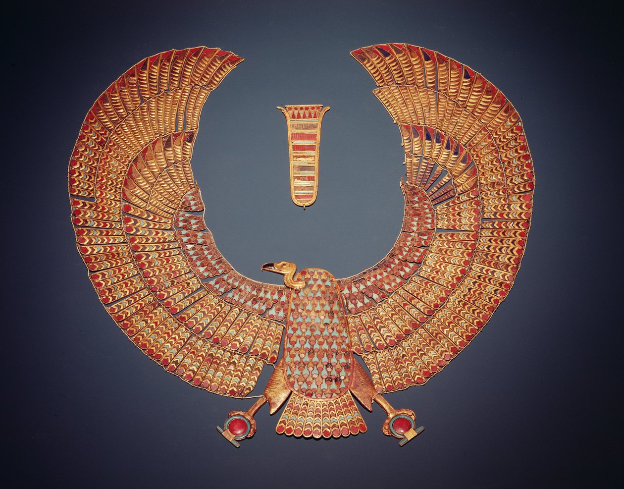 Collare a forma della dea avvoltoio Nekhbet, dalla tomba di Tutankhamon (c.1370-1352 a.C.) Nuovo Regno da Egyptian 18th Dynasty