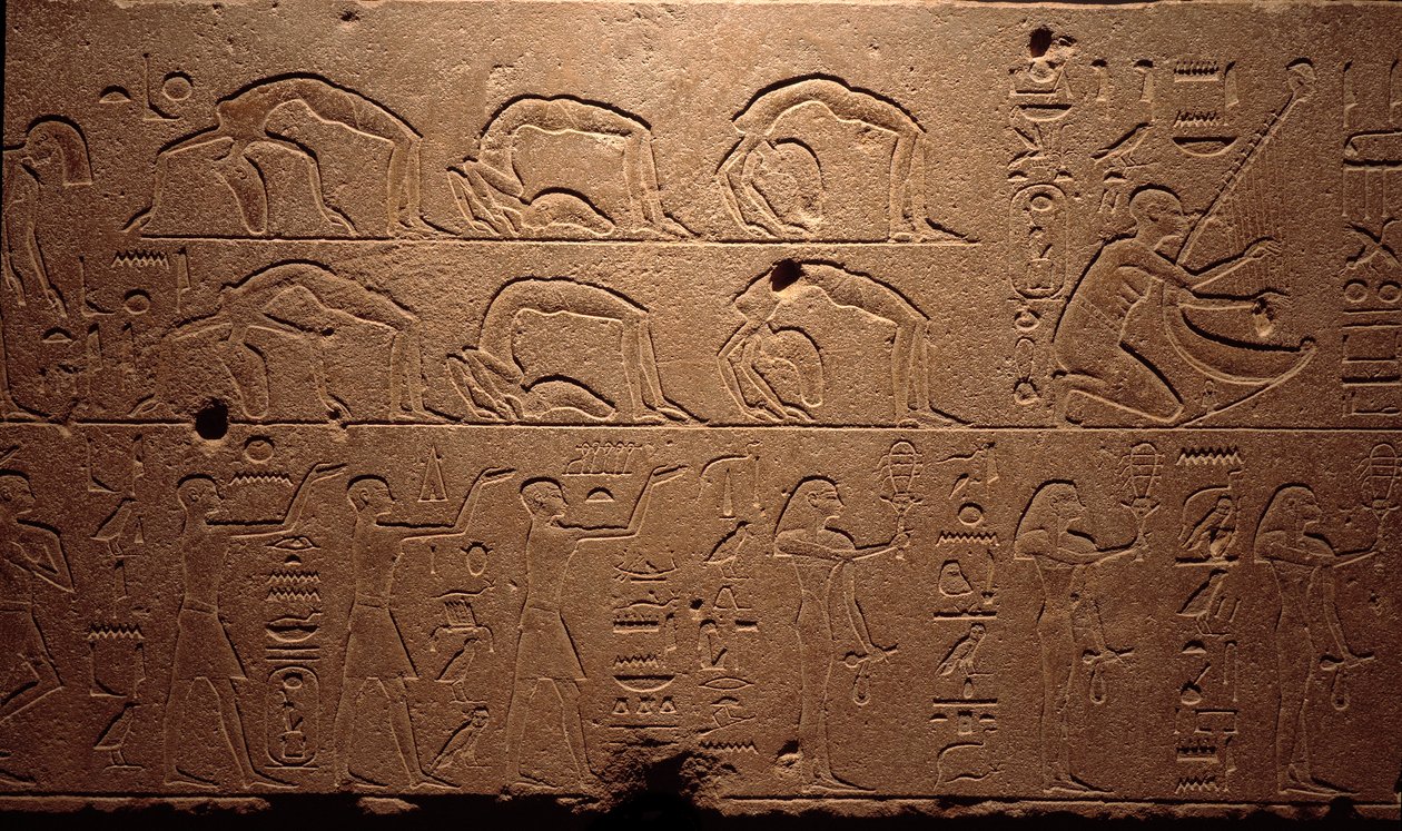 Antichità egizia: dettaglio di un affresco inciso raffigurante danzatori, contorsionisti e musicisti. Periodo della regina Hatshepsut XVIII dinastia. Luxor, Museo d