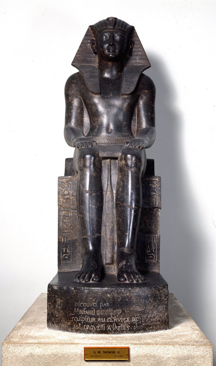Antichità egizia: scultura di basanite rappresentante Thutmosis (Tuthmosis o Thutmus) III (circa 1504-1450 a.C.), faraone egizio. XVIII dinastia. Da Tebe. Torino, Museo Egizio da Egyptian 18th Dynasty