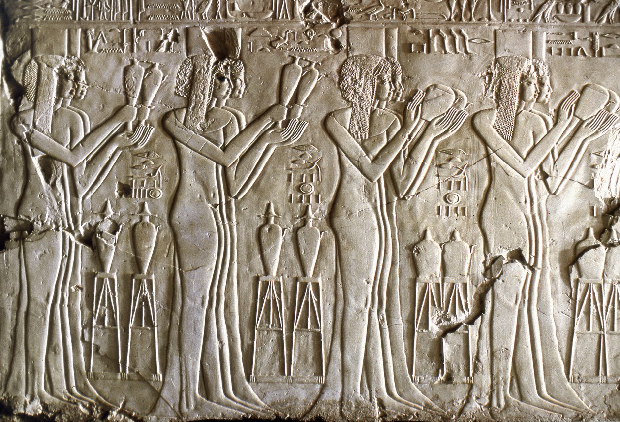 Antichità egizia: giovani ragazze che fanno offerte. Tomba di Kherouef (TT192) (XVIII dinastia) da Egyptian 18th Dynasty