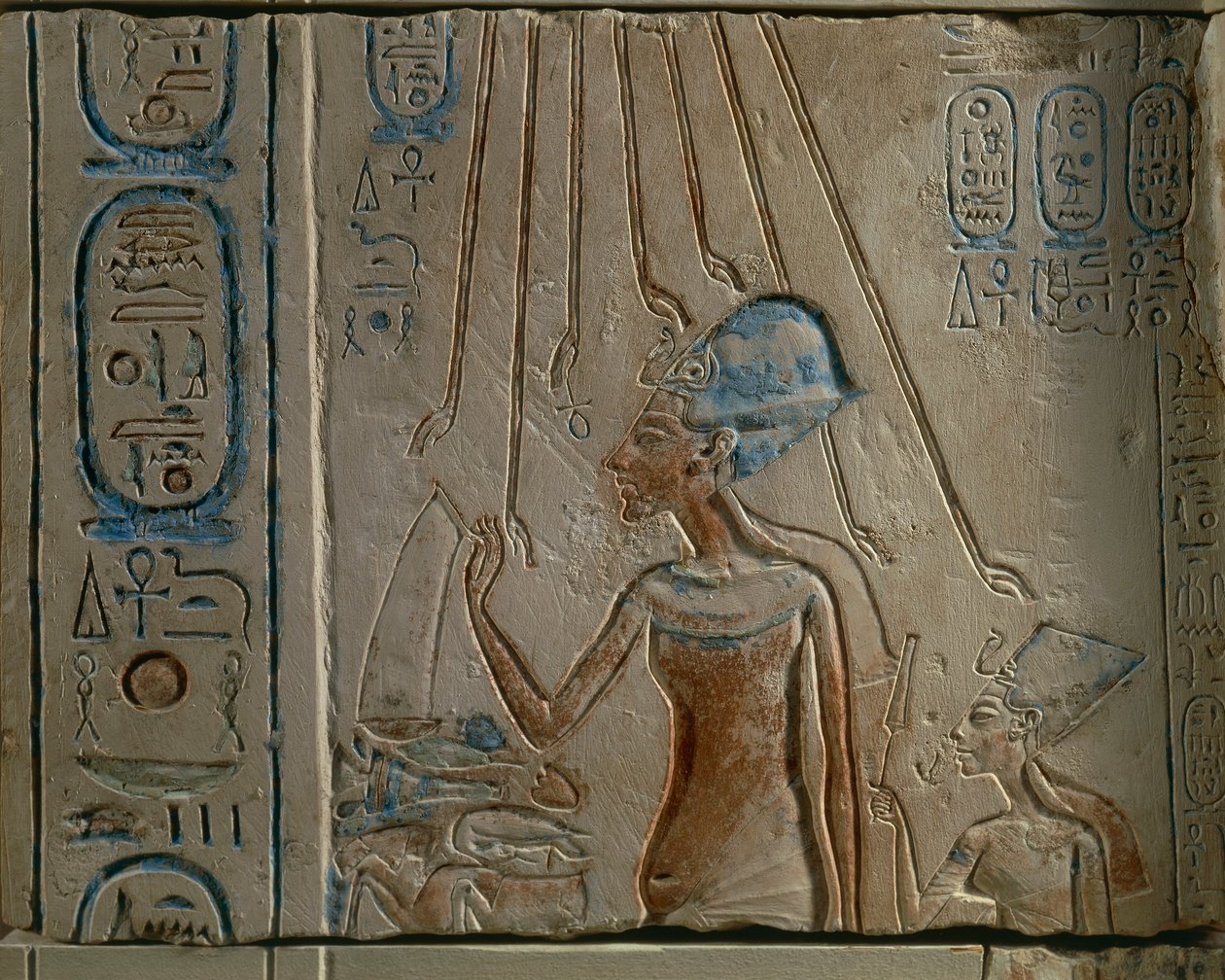 Incisione egiziana che rappresenta Akhenaton e Nefertiti che adorano il disco solare, da Tall al-Amarnah, Egitto, Nuovo Regno, XVIII Dinastia da Egyptian 18th Dynasty