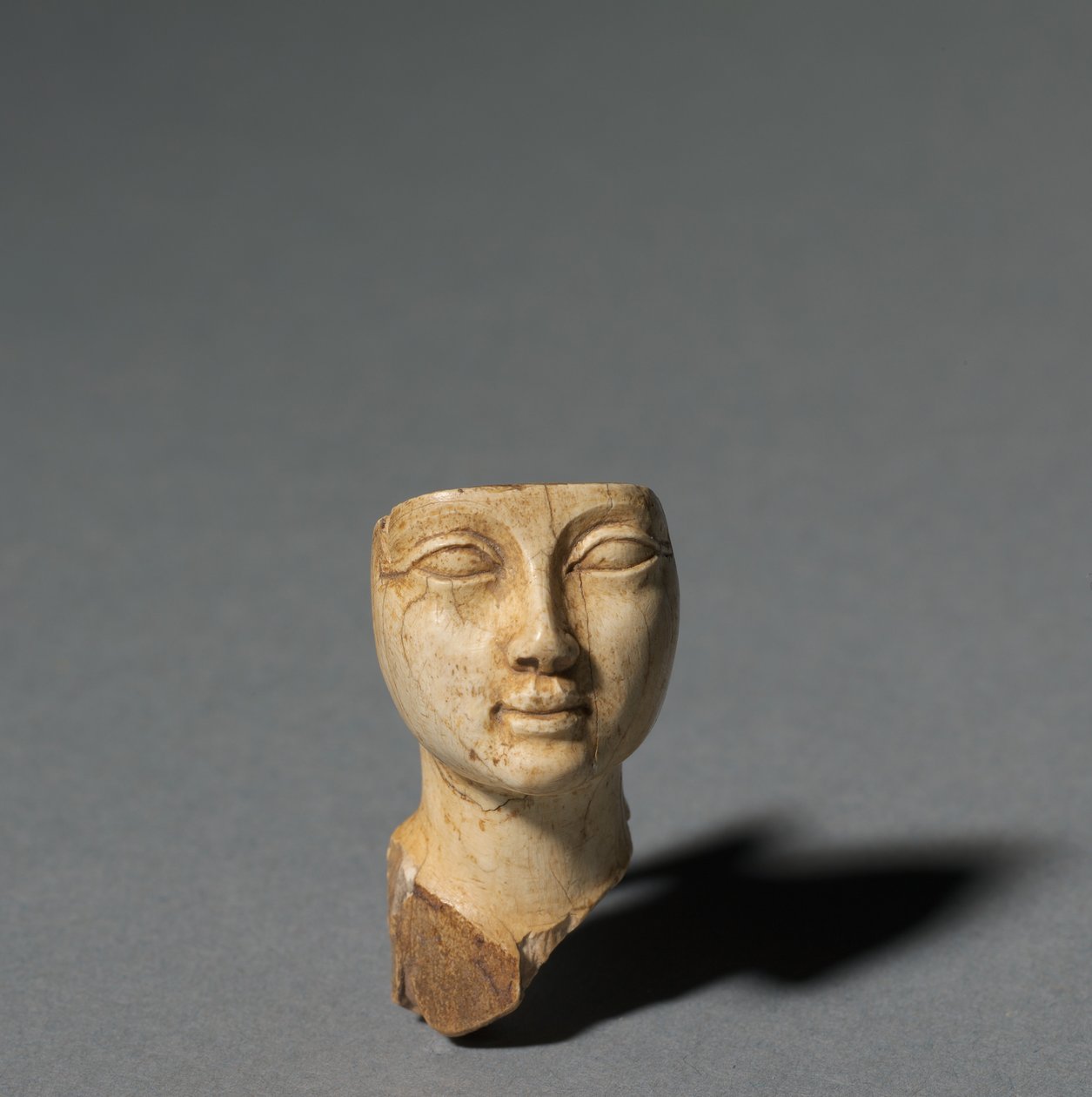 Volto da un cucchiaio cosmetico, 1391-1353 a.C. da Egyptian 18th Dynasty