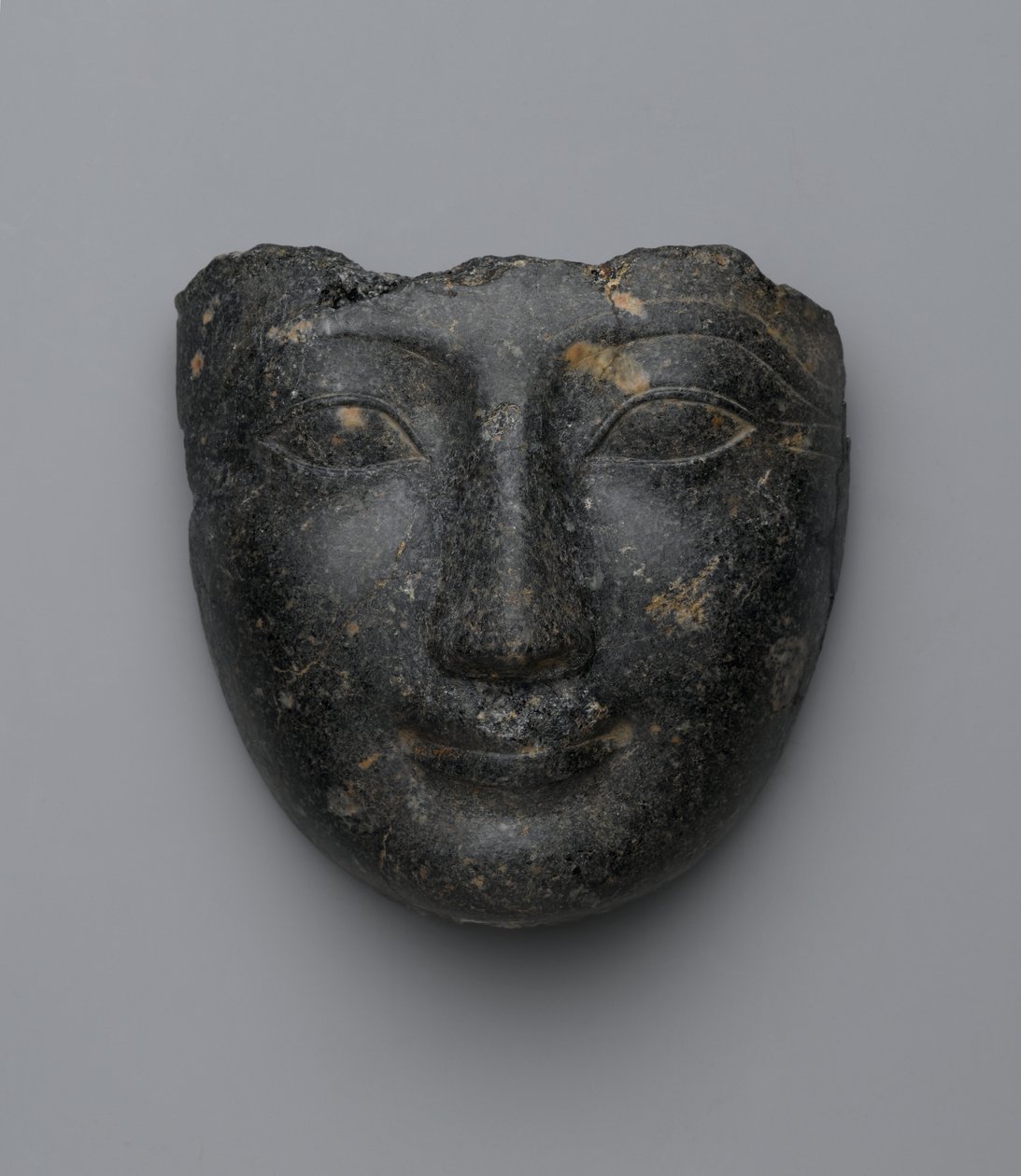 Volto da una copertura di sarcofago, acquistato a Luxor, Nuovo Regno da Egyptian 18th Dynasty
