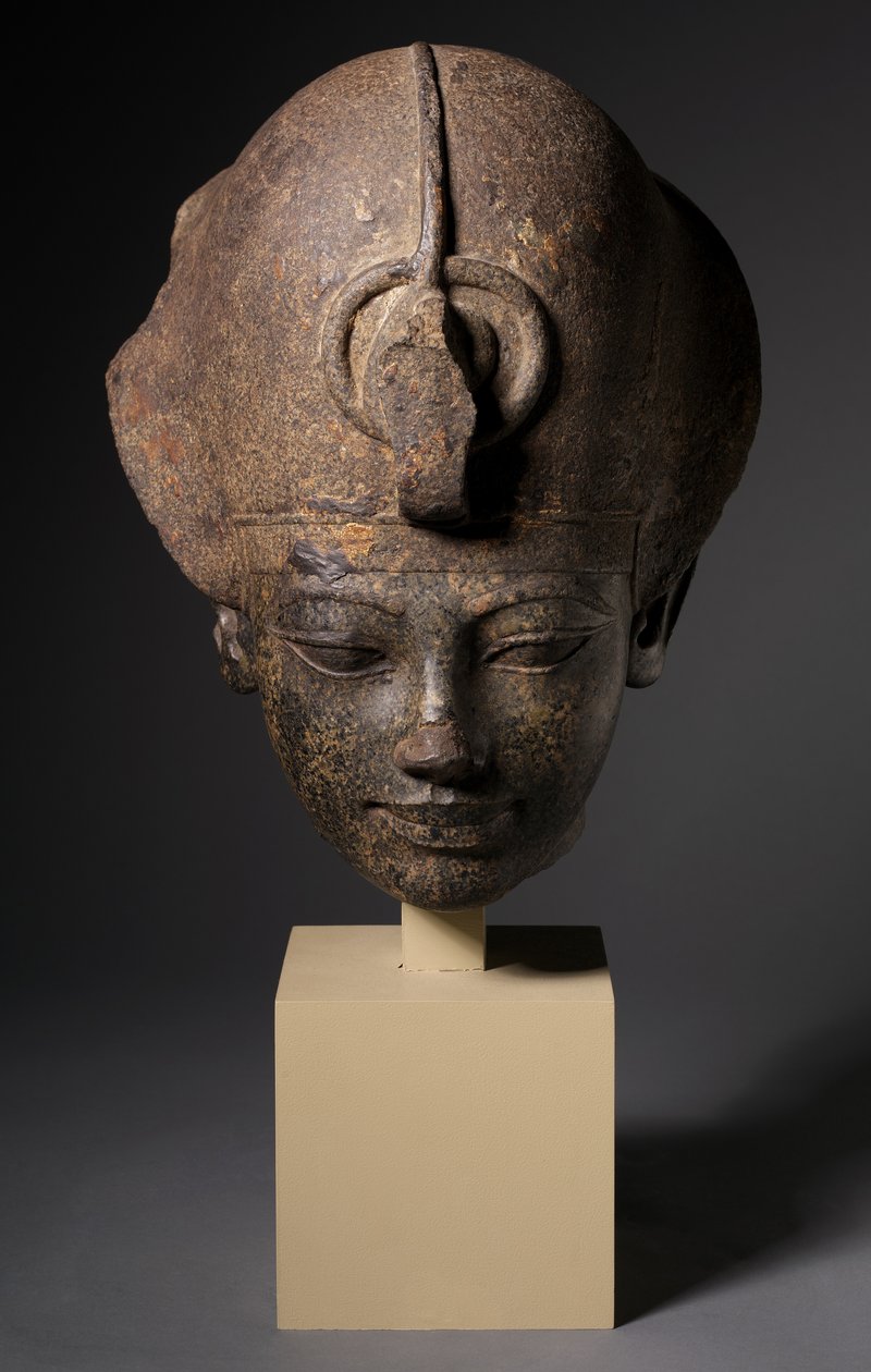 Testa di Amenhotep III con la corona blu, c.1391-1353 a.C. da Egyptian 18th Dynasty