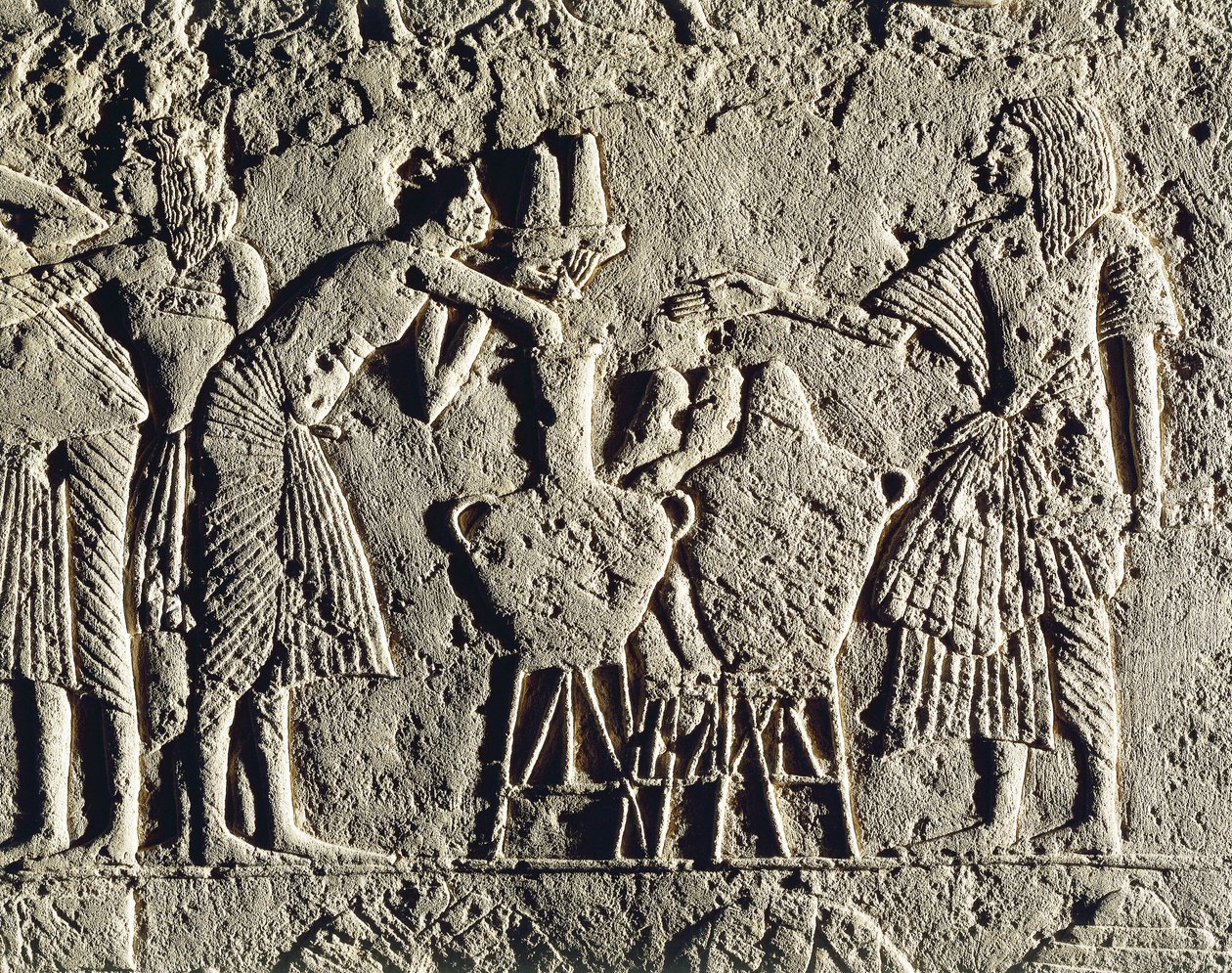 Vita in un campo militare: lavoratori impiegati nel controllo delle bevande (vino e birra), rilievo dalla tomba di Horemheb a Saqqara (dettaglio) da Egyptian 18th Dynasty