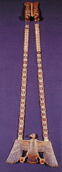 Collana con pendente a forma di avvoltoio, dalla tomba di Tutankhamon, Nuovo Regno da Egyptian 18th Dynasty