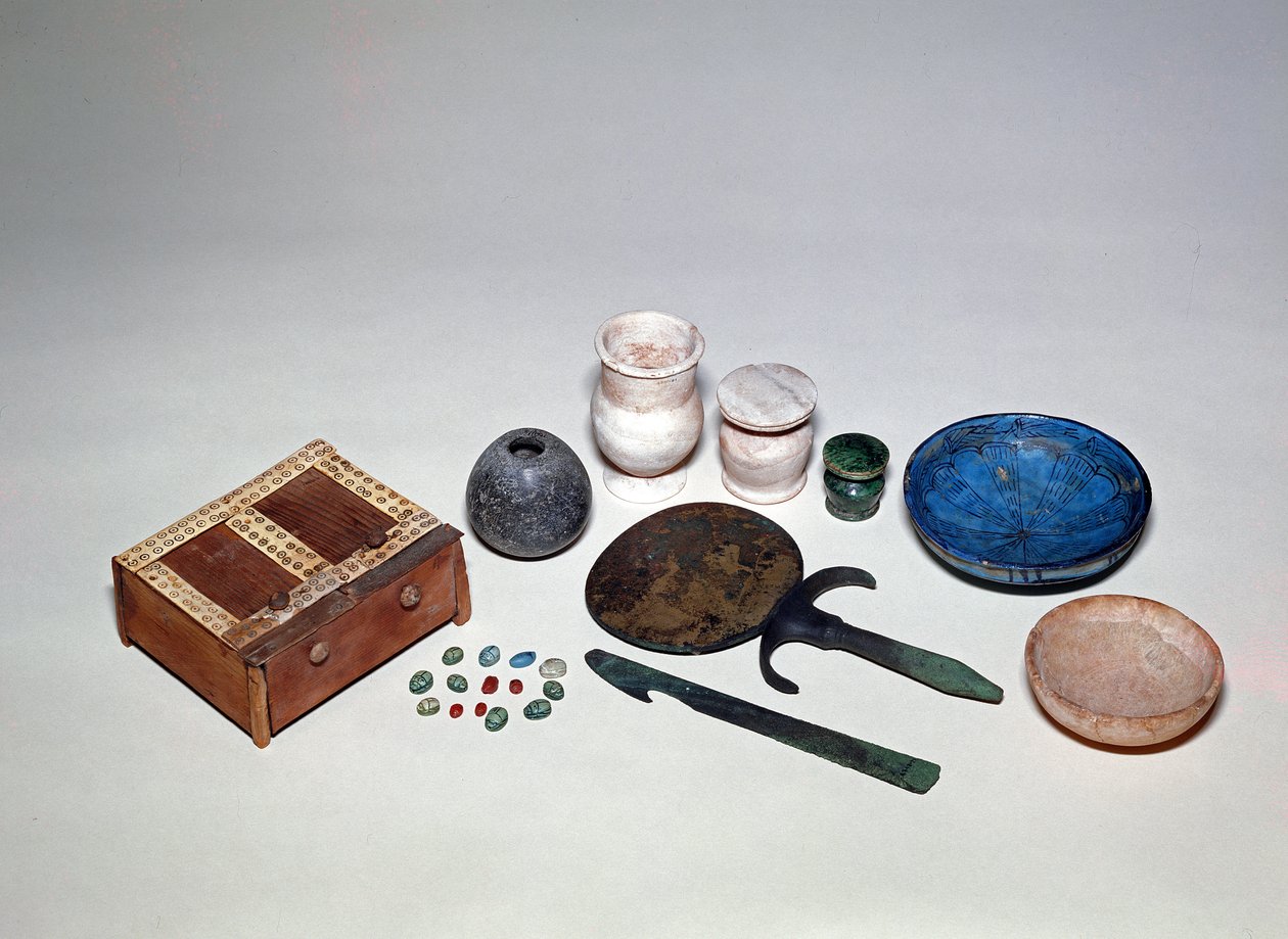 Oggetti rimossi dalla tomba di una signora egiziana, dal gruppo tombale 1723, da Sidmant el-Gebel, Nuovo Regno da Egyptian 18th Dynasty
