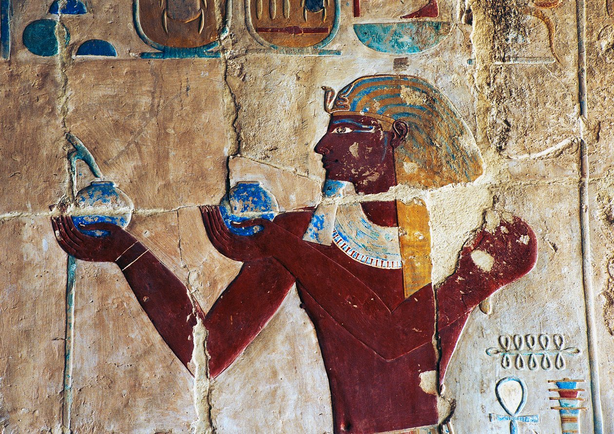 Rilievo dipinto di Thutmose che offre vino a Sokaris, Tempio funerario di Hatshepsut, Deir el-Bahari, Luxor, Tebe (Patrimonio dell