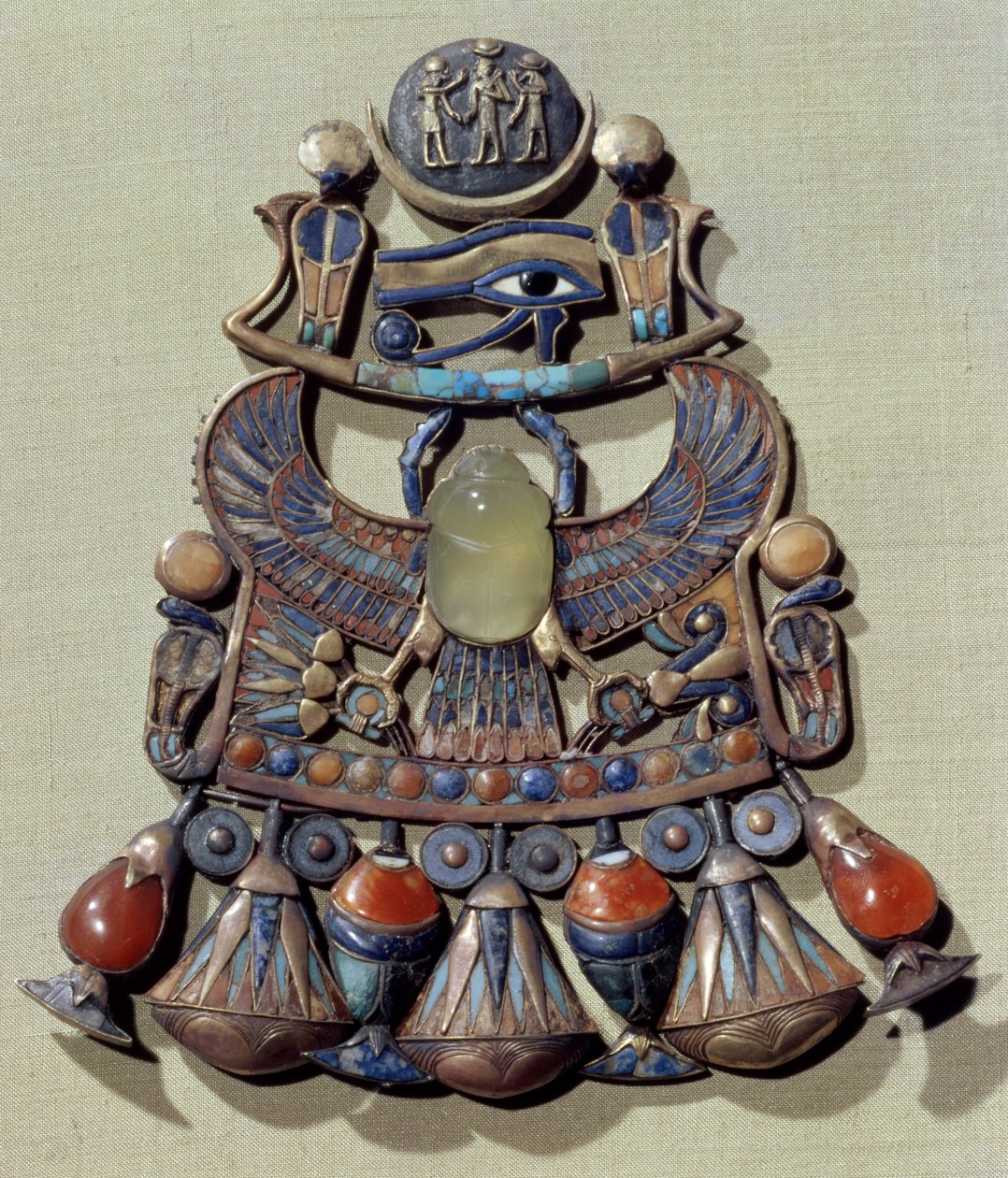Pettorale con uno scarabeo-uccello, dalla tomba di Tutankhamon da Egyptian 18th Dynasty