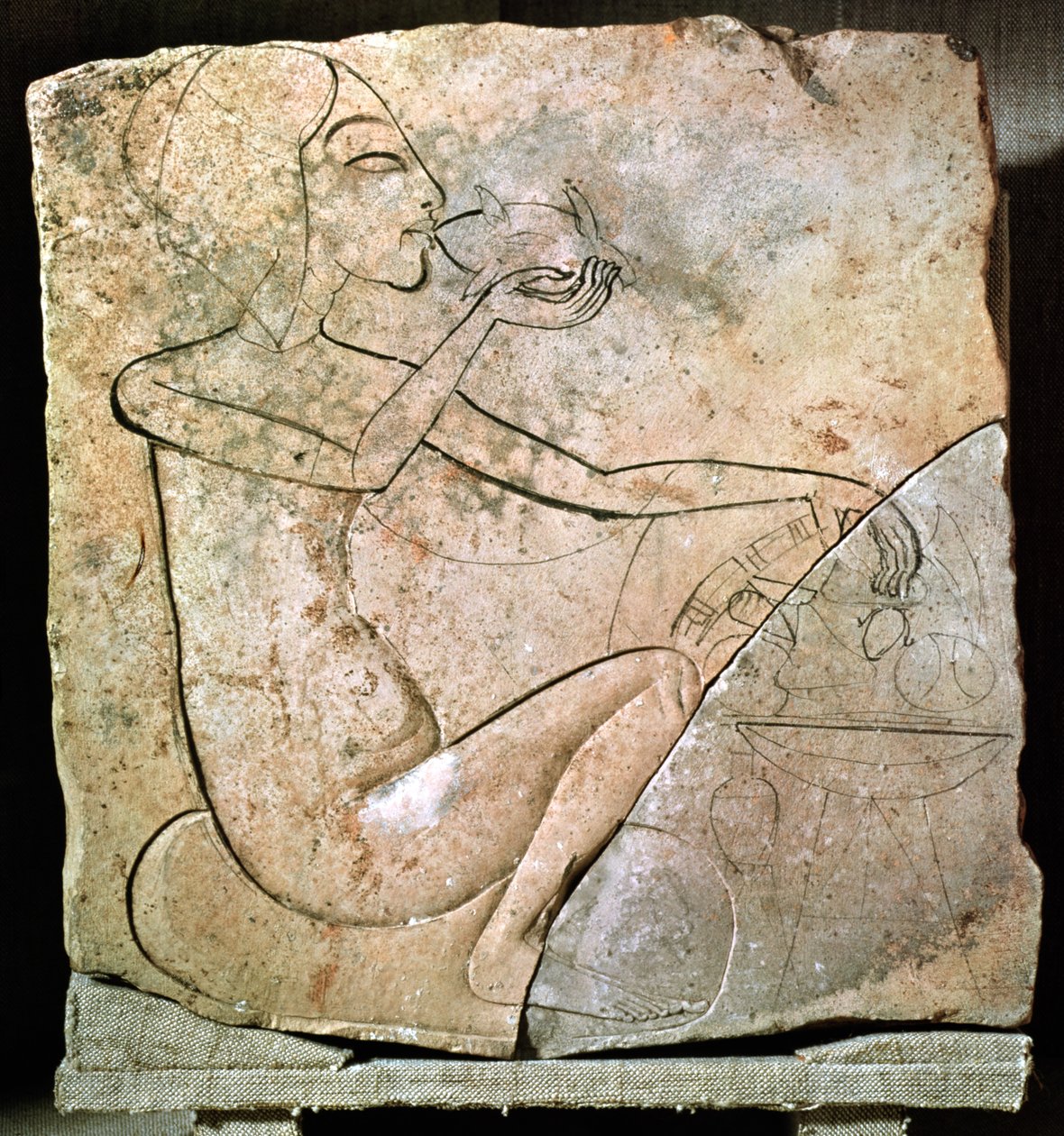 Rilievo che raffigura una principessa che mangia un