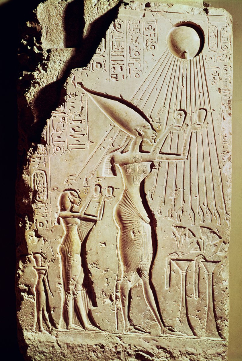 Rilievo raffigurante Amenofi IV (Akhenaton) (c.1364-47 a.C.), Nefertiti e la loro figlia, Meritaten, che fanno un