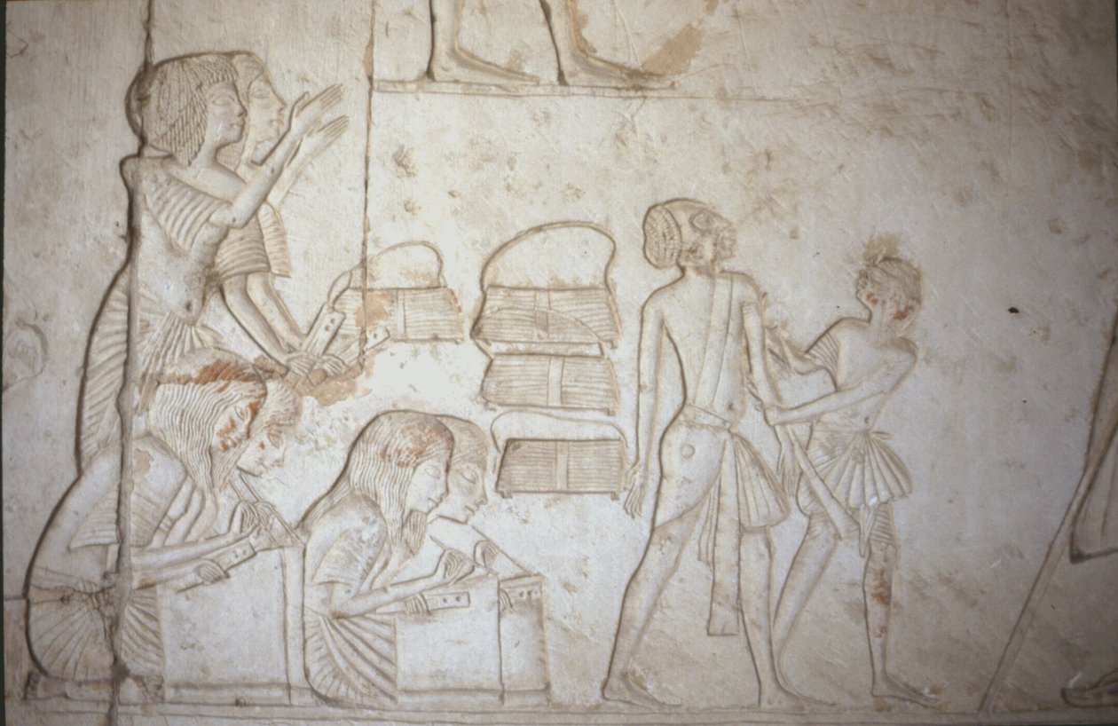 Rilievo raffigurante scribi al lavoro, dalla Tomba di Horemheb (c.1323-1295 a.C.) Nuovo Regno da Egyptian 18th Dynasty