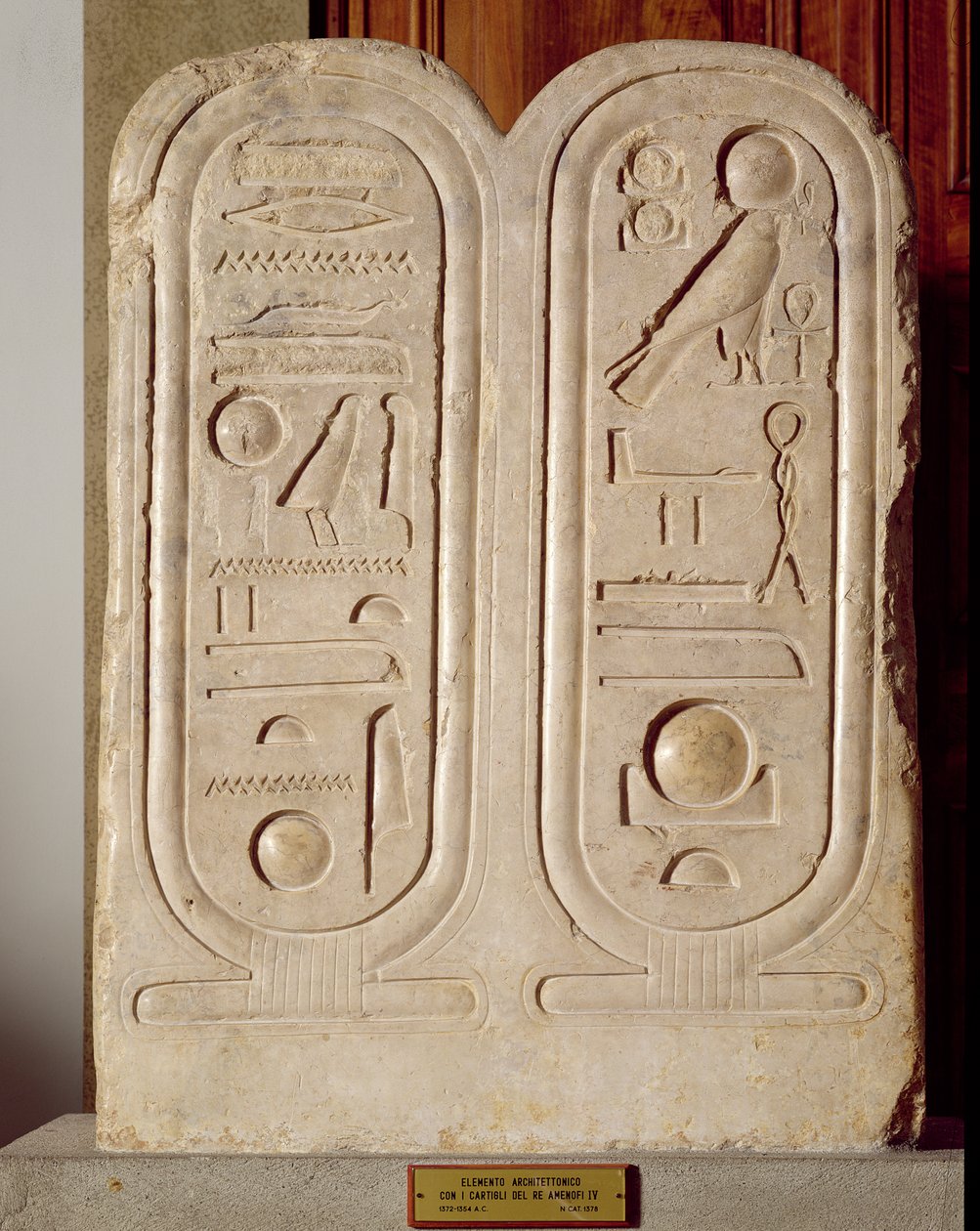 Rilievo con il cartiglio di Amenofi IV, Nuovo Regno, c.1372-1354 a.C. (calcare) da Egyptian 18th Dynasty