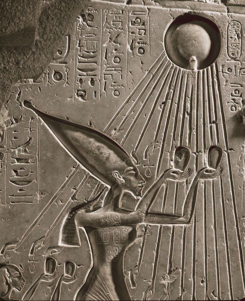 La famiglia reale di Amenofi IV Akhnatono offre un sacrificio ad Aton, il sungod (rilievo) da Egyptian 18th Dynasty